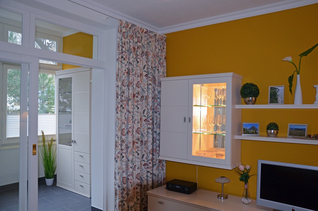 Blick vom Wohnbereich auf die lichtdurchflutete Veranda - Villa Stranddistel - Binz